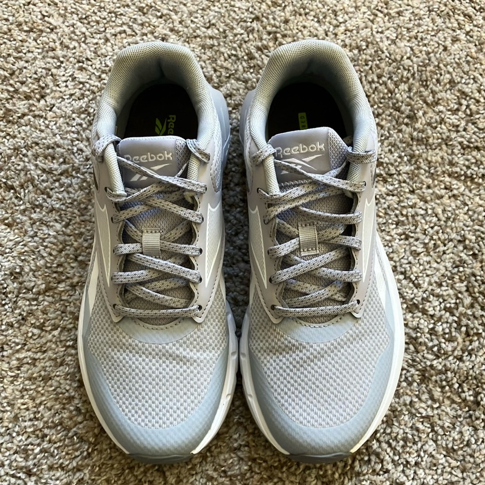 Reebok Women's Ztaur Running Shoe Gray and White. Size 7.
